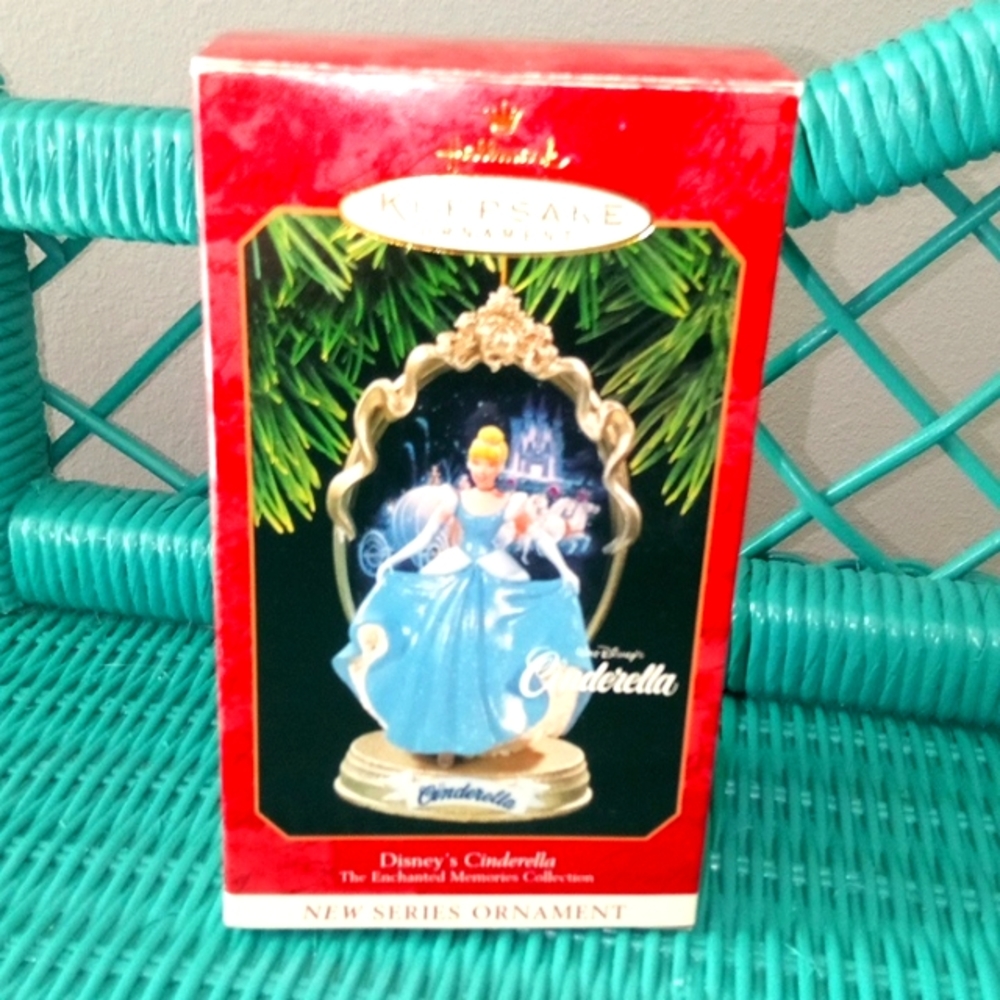 Vintage Hallmark Cinderella - Picture 2 of 8